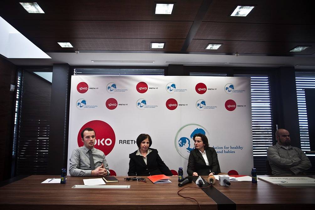 IPKO dhuron 12 mijë euro fondacionit për nëna dhe foshnja
