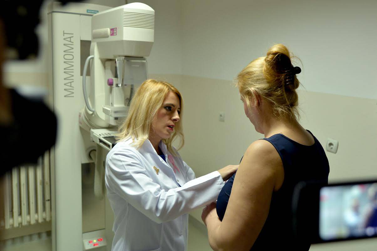 Qendra e Mjekësore Familjare në Kamenicë merr donacion një pajisje të mamografit