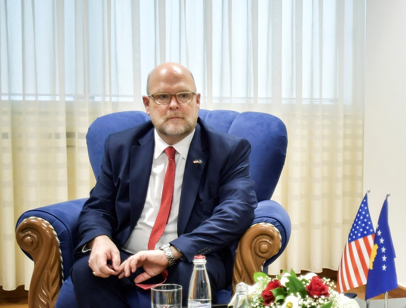 SHBA kërkon nga Qeveria e Kosovës ta shtyj për 48 orë vendimin për targat