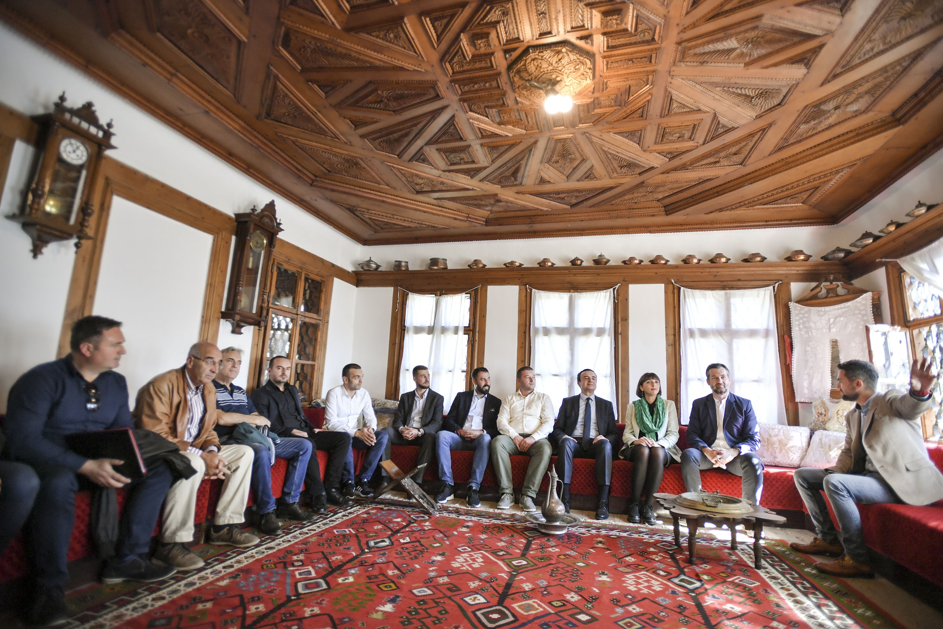 Kryeministri Kurti vizitoi asetet e restauruara të trashëgimisë kulturore