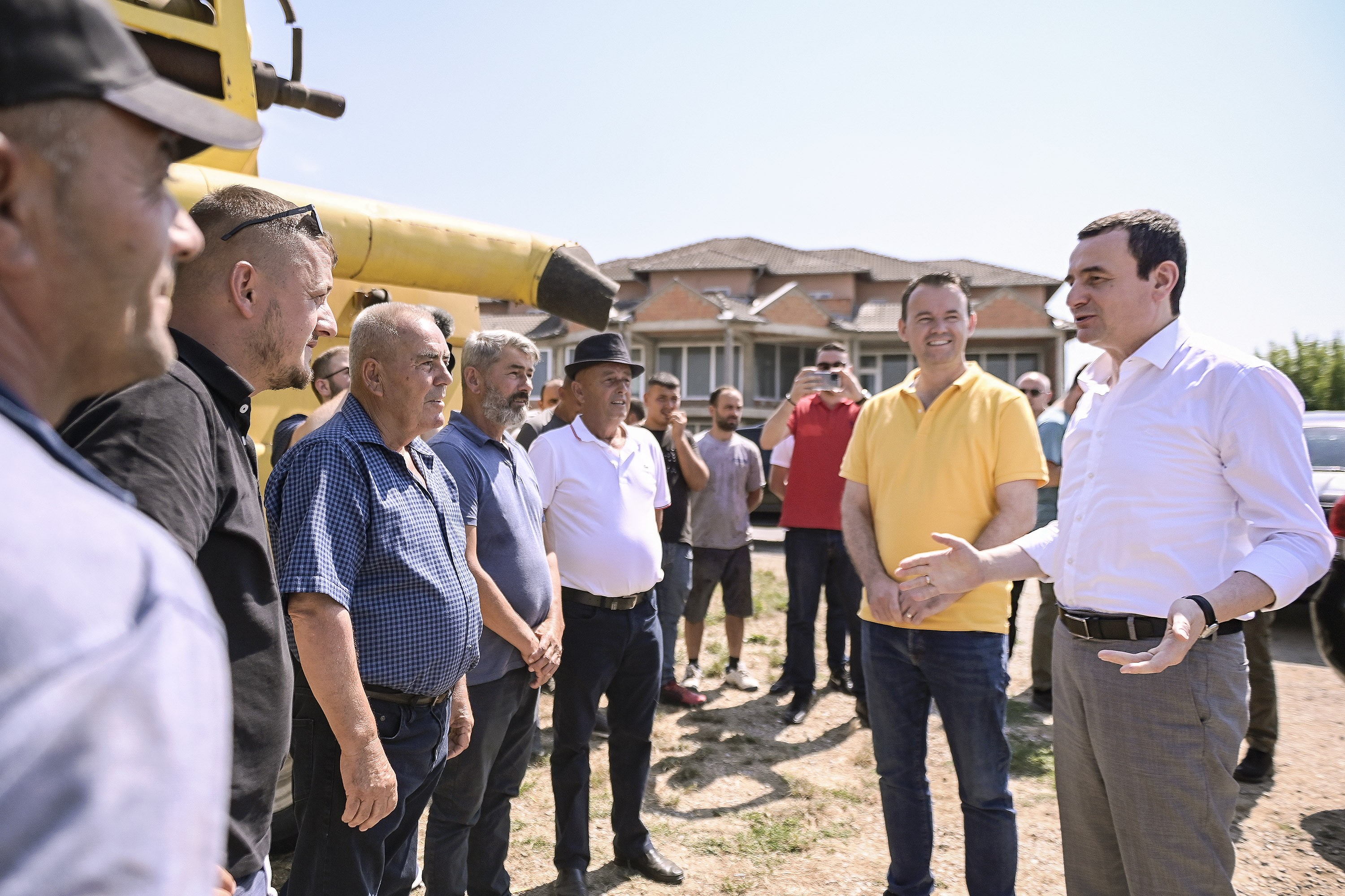 Kryeministri Kurti vizitoi korrje-shirjet në Sopi të Komunës së Suharekës