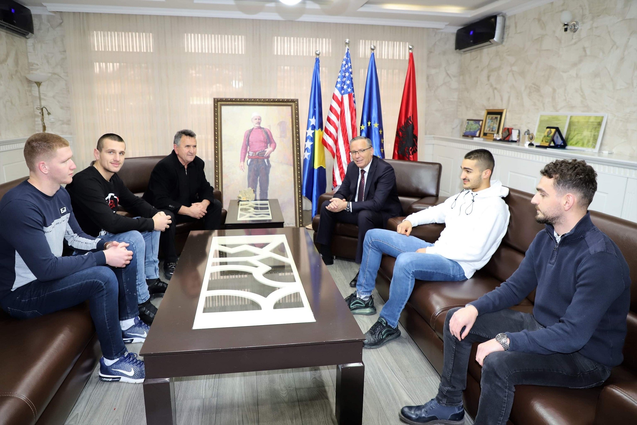Kryetari Hamza do t’i mbështesë boksierët dhe karateistët mitrovicas