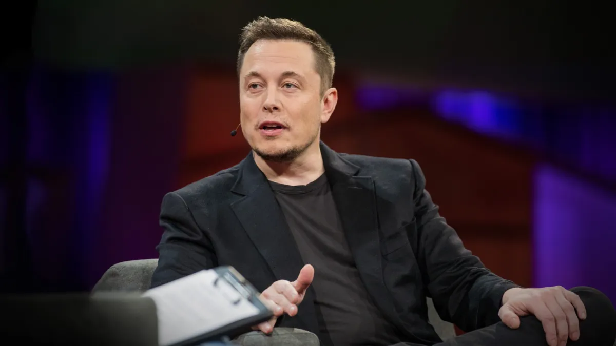 Elon Musk është pronari i ri i Twitter