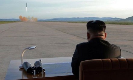 Koreja e Veriut lëshon dy raketa detare në perëndim 
