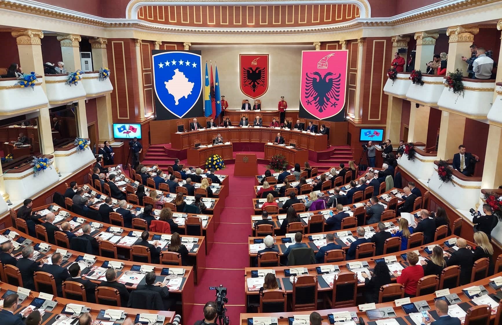 Fillon mbledhja e përbashkët e Kuvendit të Kosovës dhe Kuvendit të Shqipërisë
