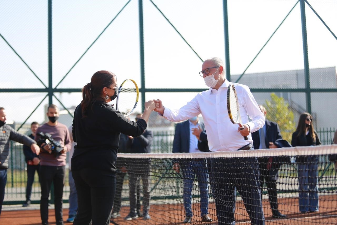 Përurohet fusha e tenisit dhe vihet gurthemeli i Qendrës Multifunksionale në Ferizaj