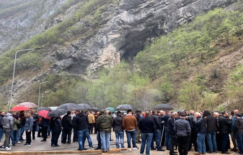 Protestohet kundër ndërtimit të Laurës në Grykën e Rugovës