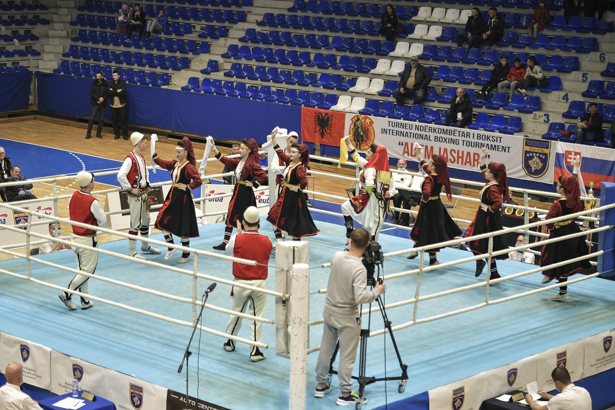 Kryeministri Kurti hapi turneun ndërkombëtar të boksit “Adem Jashari”