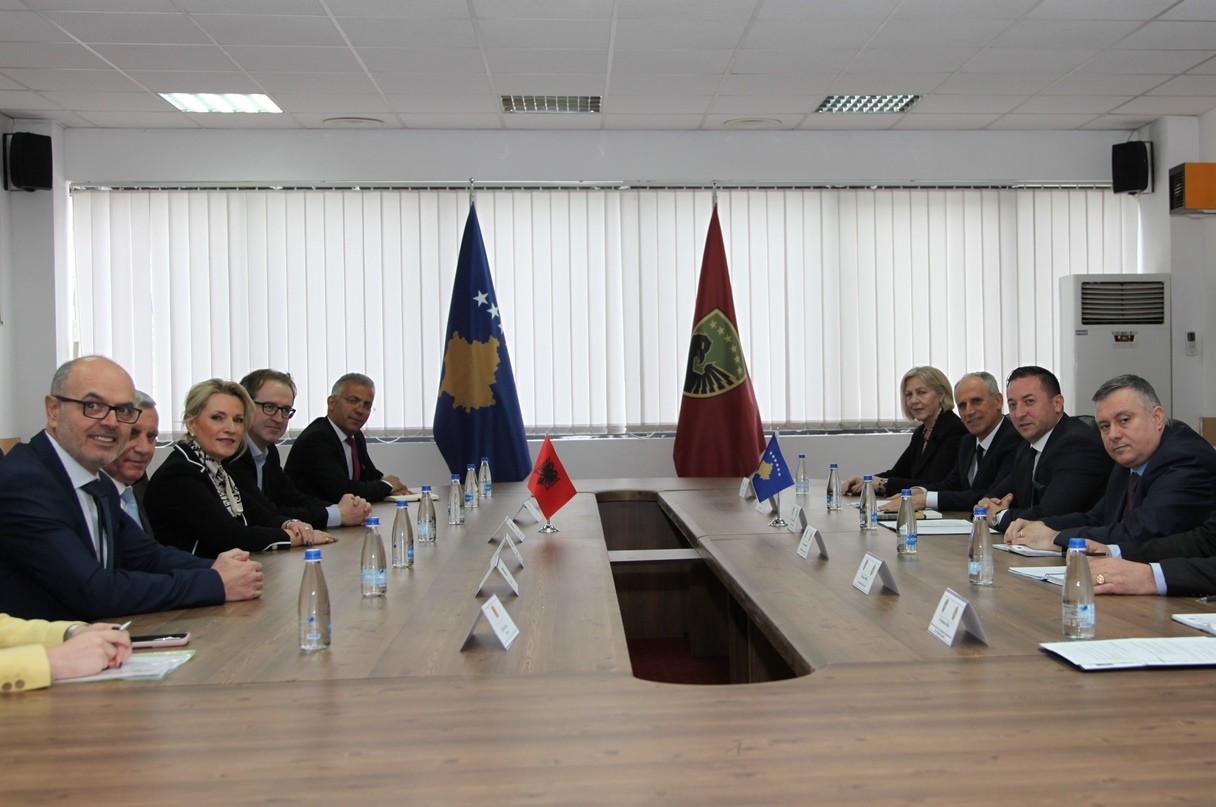 Komisioni Parlamentar nga Shqipëria vizitoi Ministrinë e Mbrojtjes