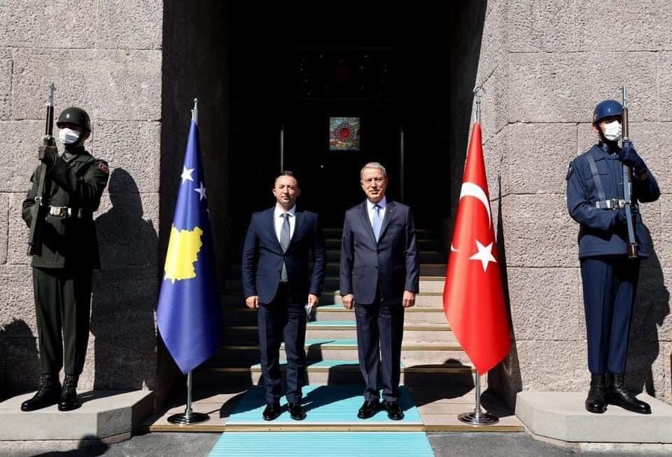 Ministri i Mbrojtjes të Turqisë, Hulusi Akar viziton sot Kosovën
