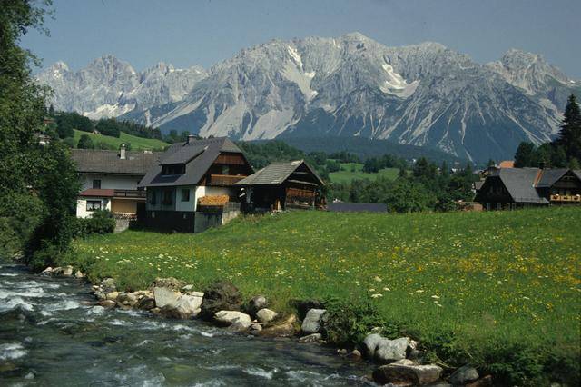 Shiten dy maja të Alpeve austriake