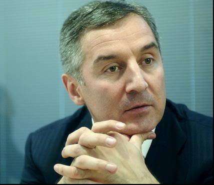 Gjukanoviç largohet nga posti i kryeministrit të Malit të Zi