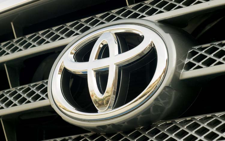 Toyota tërheq 1,2 milionë automjete, defekt në pompën e karburantit