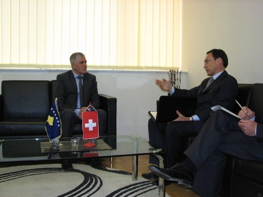Ministri Rexhepi priti ambasadorin e Zvicrës