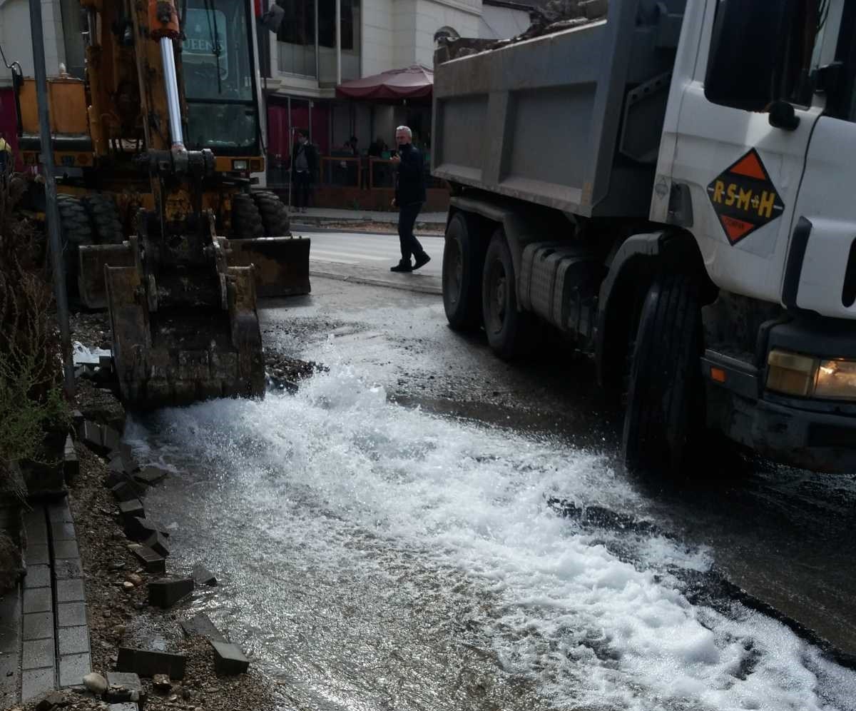 Dëmtohet gypi, rruga" Agim Ramadani" do mbetet pa ujë të pijshëm