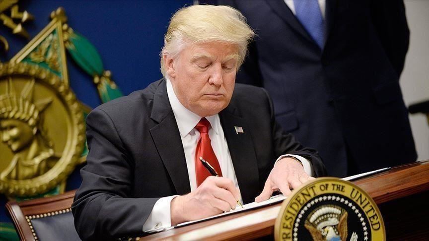 Trump nënshkruan dekrete që ndalojnë bizneset me TikTok dhe WeChat