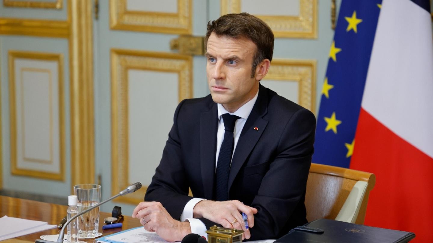 Macron kërkon ndalimin e plotë të naftës dhe qymyrit nga Rusia për në BE