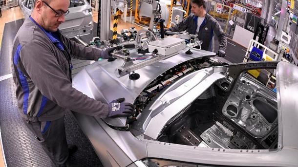 Volkswagen-i paralajmëron shkurtimin e 5-7 mijë punonjësve deri në vitin 2023