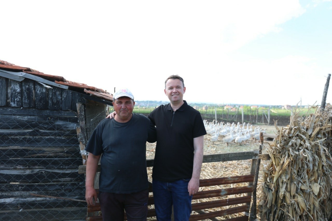 Ministri Peci vizitoi prodhuesit bujqësor në fshatin Polac