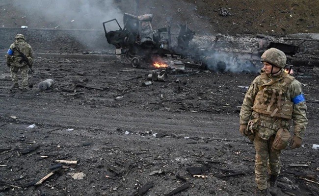 Rusia humb 4.300 ushtarë, 27 avionë, 26 helikopterë, 146 tanke në Ukrainë