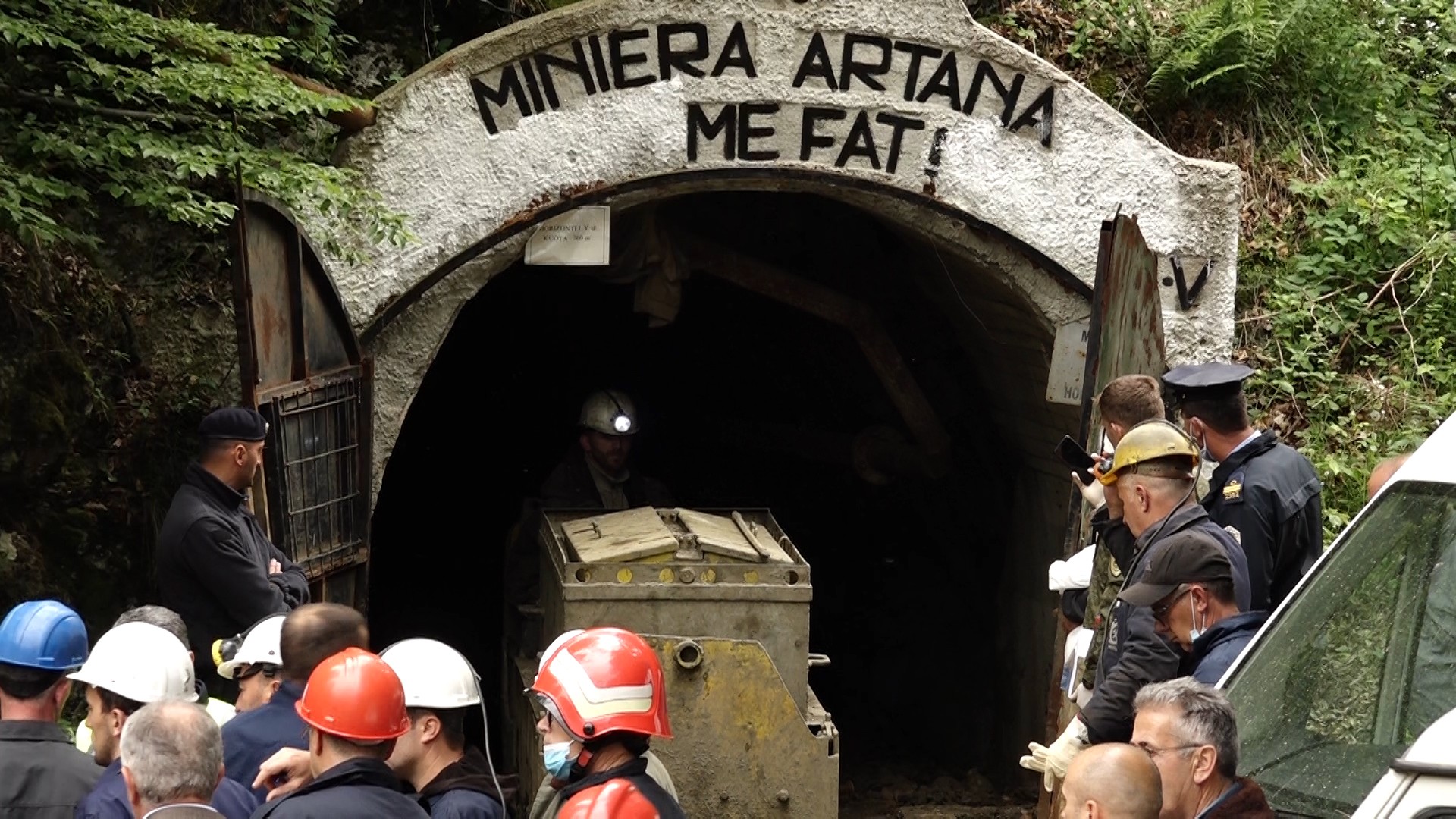 Mbi 300 minatorë të Artanës futen në grevë, nuk morën as pagat e janarit