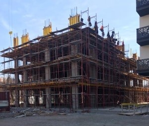Komuna e Gjakovës jashtëligjshëm lejon ndërtimin e ndërtesave të larta  