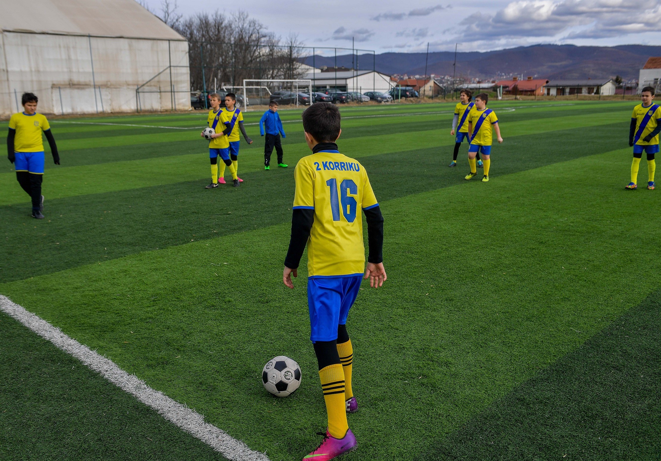 Inaugurohen dy fusha sportive në Prishtinë