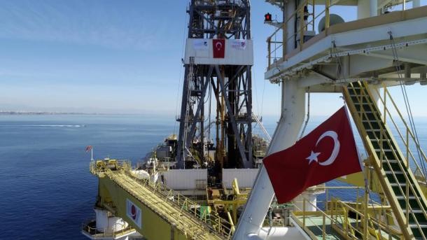 Turqia fillon shpimet për nxjerrjen e naftës në Detin Mesdhe